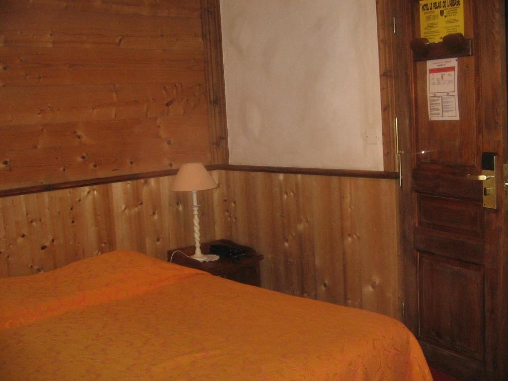 Le Relais De L'Abbaye 호텔 투르뉘 객실 사진