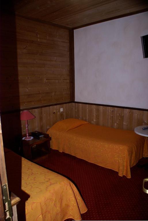 Le Relais De L'Abbaye 호텔 투르뉘 객실 사진