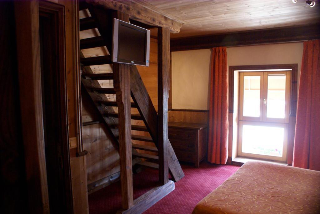 Le Relais De L'Abbaye 호텔 투르뉘 객실 사진