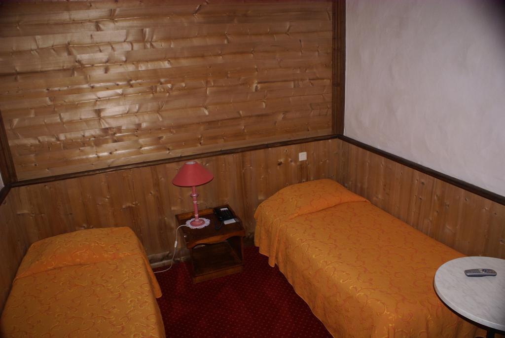 Le Relais De L'Abbaye 호텔 투르뉘 외부 사진